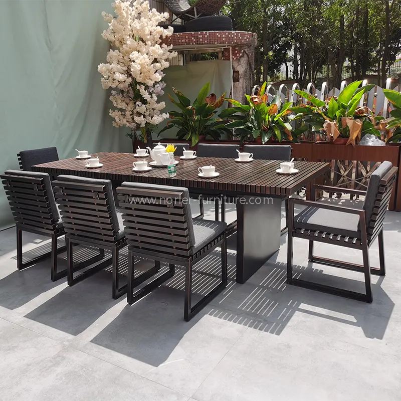 Panlabas na patio kahoy na butil ng butil ng kainan at upuan